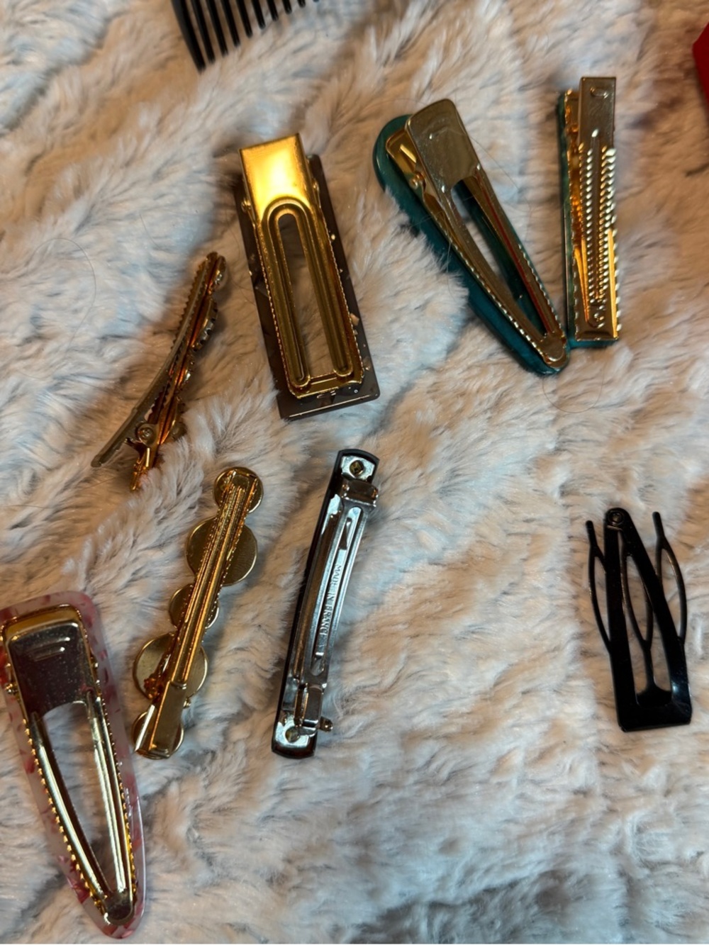 Assorted Hair Clips & Accessories Set - Black, Brown, Green, Gold - Picture 5 of 5
